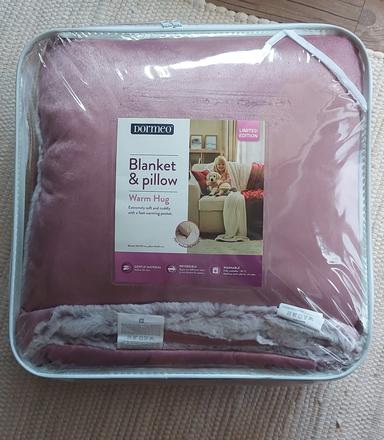 Dormeo hrejivý set (deka + vankúš), 