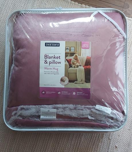 Dormeo hrejivý set (deka + vankúš), 