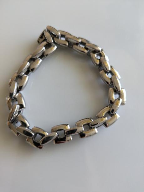 Masívny náramok z chirurgickej ocele,