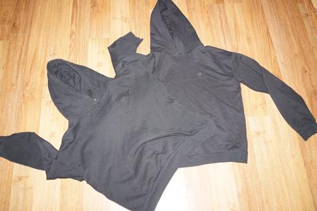 2 kusy čiernych mikín-cena spolu, 158