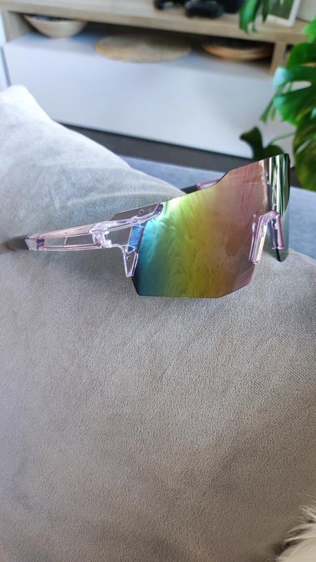 Bezrámové ľahké športové okuliare,