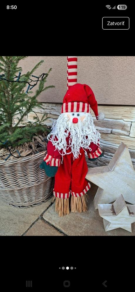 Okrasná vianočna metla k vchodovych dveram a,