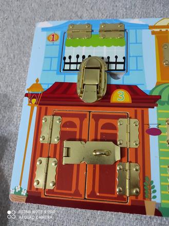 Naučna doska s dvierkami, 