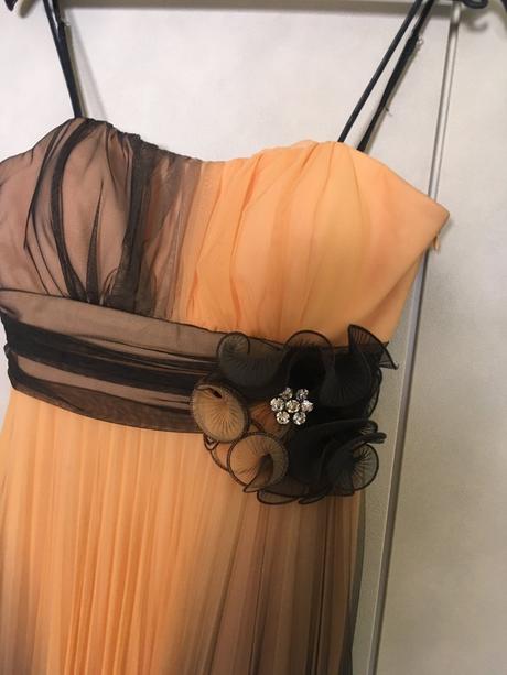 Príležitostné šaty, 38