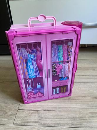 Barbie rozkladacia skrina s barbie a doplnkami, 