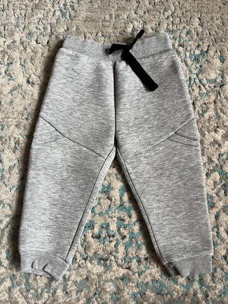 Hrubšie tepláky, f&f,92