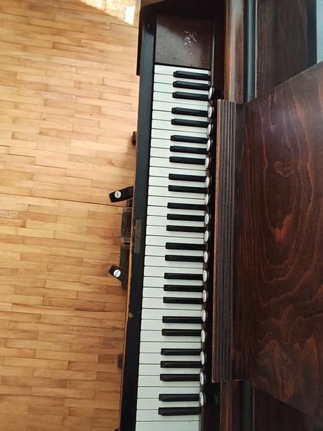 Historické nožné harmonium, 