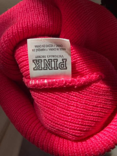 Čiapka vs, victoria's secret