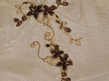 Velmi pekne spoločenske saty, 34