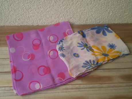 Dve malé tenšie dámske šatky, s