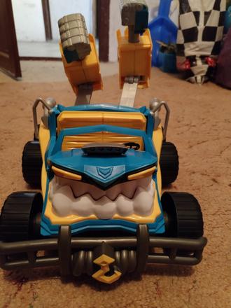 Auto s rotujucimi rukami, 