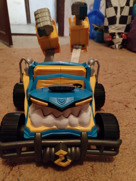 Auto s rotujucimi rukami, 