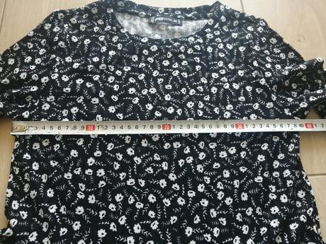 Šaty s drobnými kvietkami čiernobiele, fishbone,xs