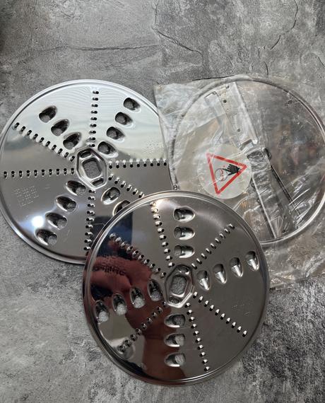 Bosch mum 2-5 strúhač plus tri kotúče biely, bosch