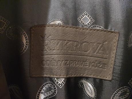 Tmavozelený dámsky kožený kabát, 44