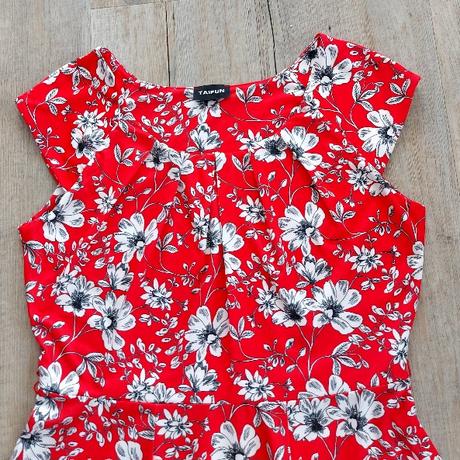 Červené kvetinové šaty taifun, m