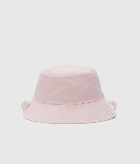 Krasny klobuk calvin klein, calvin klein