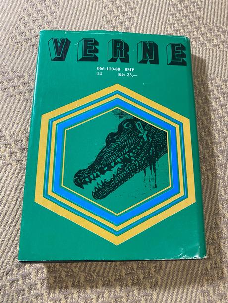 Stará krásna retro kniha verne 800 míľ po amazone,