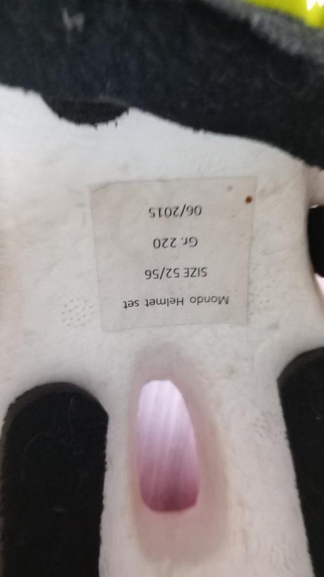 Prilba na bicykel, s