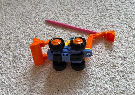 Farebný plastový bager, 