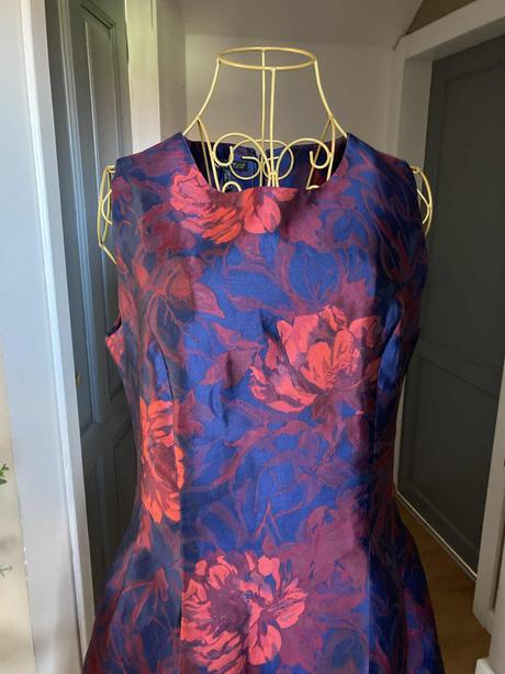 Apart luxusné spoločenské šaty, 40