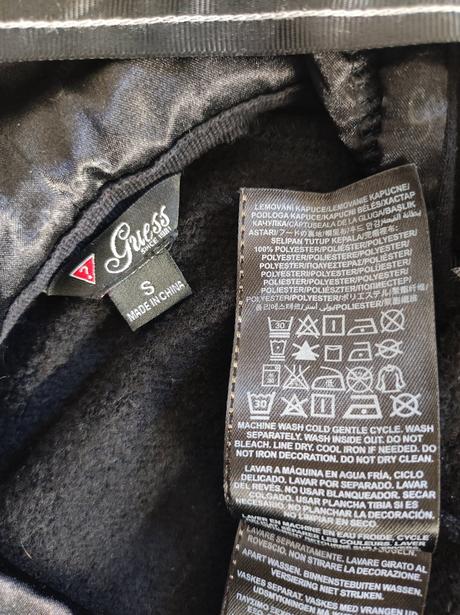 Guess čierna mikina s kapucňou s, s