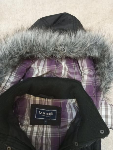 Čierna vesta s kapucňou, 42