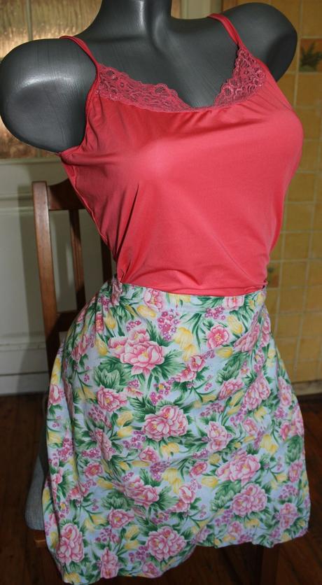 Vesela kvetovana sukna, m