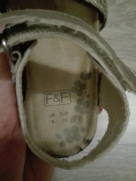 Sandalky na dvor, f&f,23
