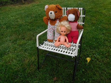 Staré detské kresielko + starší mackovia, 