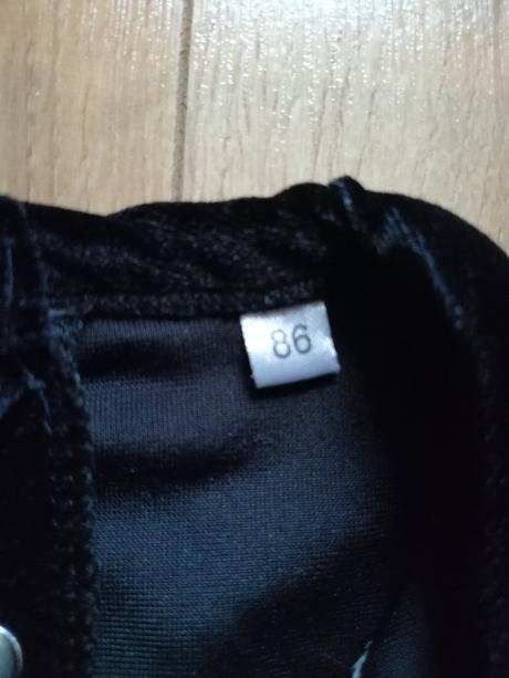 Zamatové šatky, 86