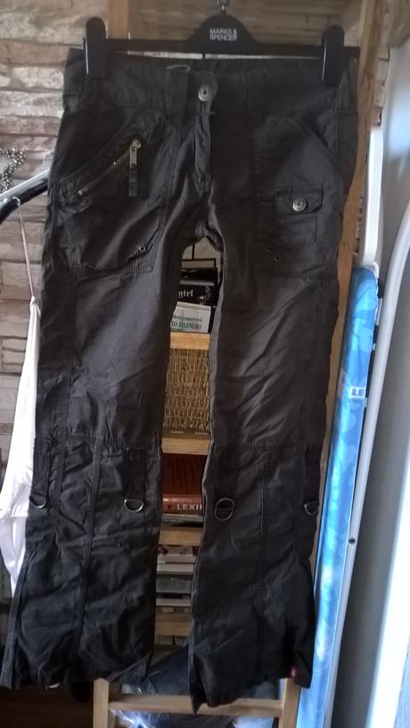 Sportove nohavice esprit, 32