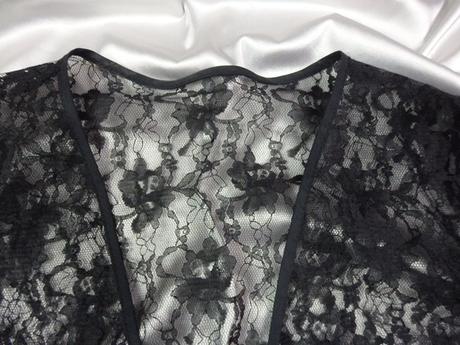 Luxusné čipkované šaty s bolerkom, m