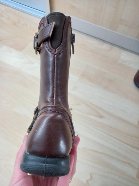 Dievčenské vysoké čižmy, 22