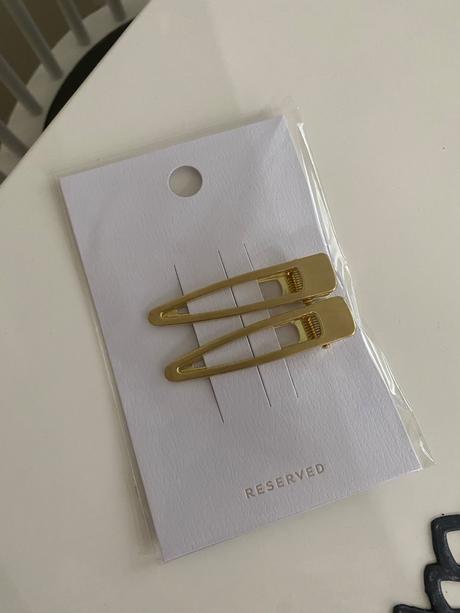 Zlaté sponky, reserved