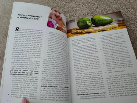 Hravě o živé stravě,