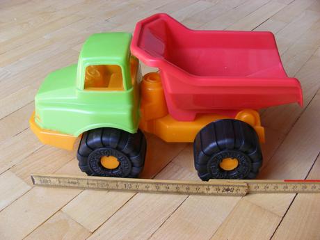 Vyklápací nákladiak na pieskovisko,