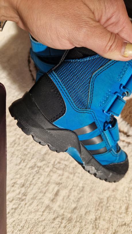 Snehule, adidas,23