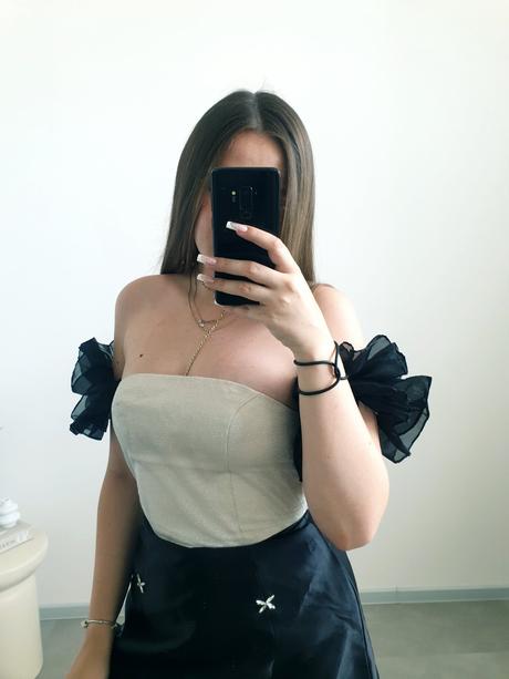 Extravagantné šaty s, s