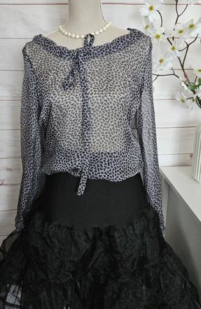 Krásna lahulinká blúzka, 36