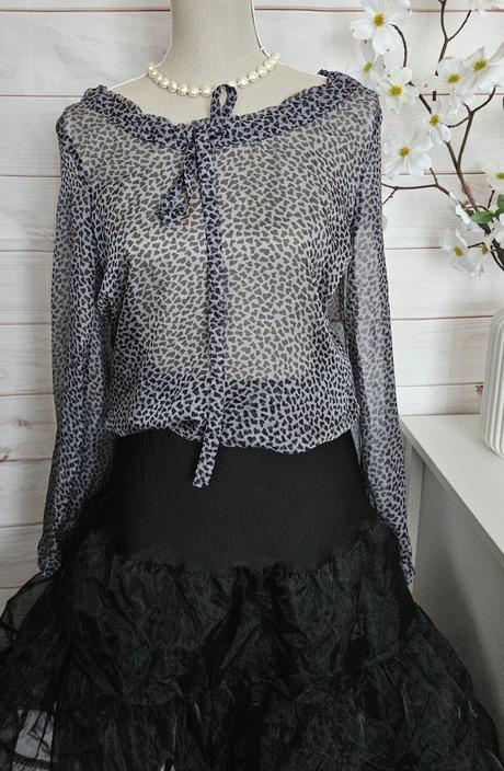 Krásna lahulinká blúzka, 36