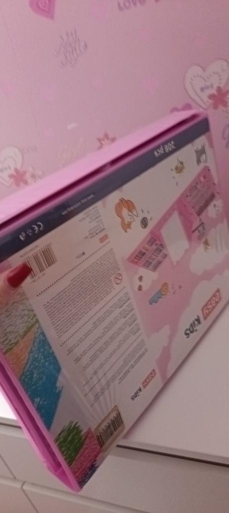 Obrovský kufrík s množstvom farbičiek,fixiek,