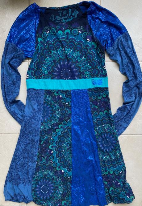 Úžasné šaty, desigual,164