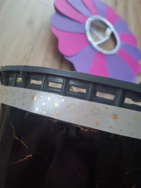 Karnevalová maska- črepníkový kvet, 