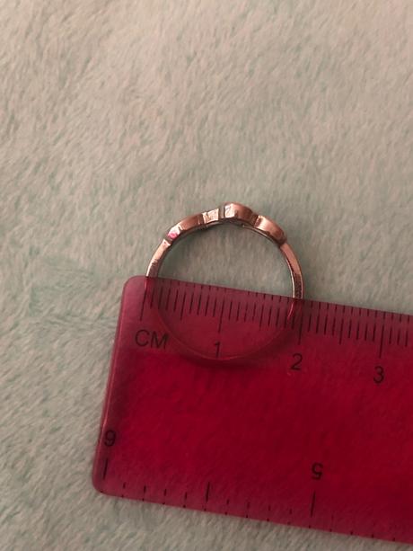 Dámsky prstienok so srdiečkami, 