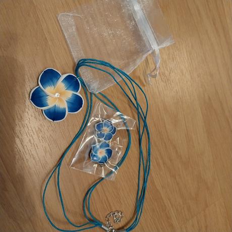 Mix nausniciek a priveskov kvetinky, 