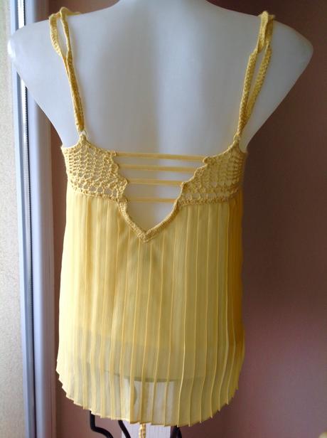 Plisovany top s hackovanym sedlom/53, 36