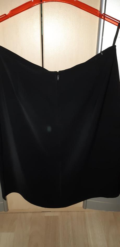 Sukna aj na prilezitost, 40