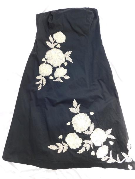 Kvalitne velmi pekne korzetove šaty, 38