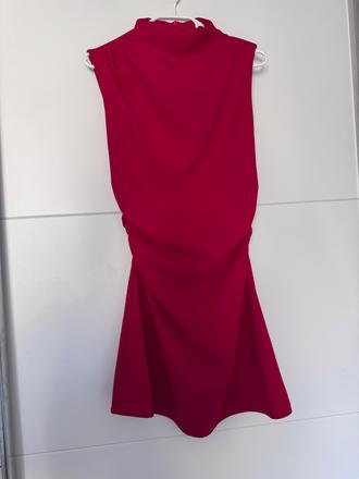 Elegantné červené šaty, s